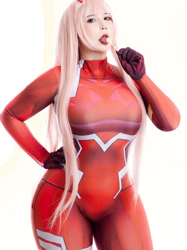 [Cosplay] Uy Uy - Zero Two