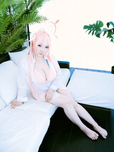 [Cosplay][Shooting Star’s] SAKU サク - Welcome Summer (Blue Archive)