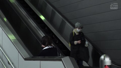 DANDY-813 [4K] This Devilish JK Is Privately Offering Myself A Handjob By Concealing The Woman Arms Inside The Woman Sleeves, And Making...