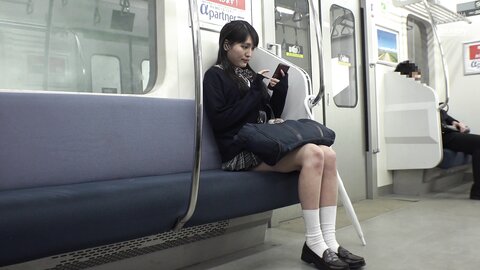 DANDY-813 [4K] This Devilish JK Is Privately Offering Myself A Handjob By Concealing The Woman Arms Inside The Woman Sleeves, And Making...