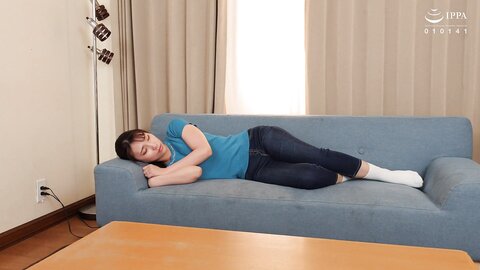 VENX-148 Natsuki Takeuchi, which destroyed explanation because of the odor of perspiration together with her mama whom returned from the...