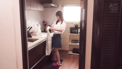 HMN-206 While the family is absent on a trip, she is tempted by her cute girls ***hood friend ... her...