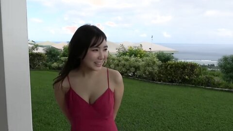 10代ラストグラビア、グアムで撮りおろしッ【YM12号】