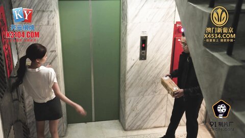 91KCM-087隔壁骚妻裙底偷塞跳蛋