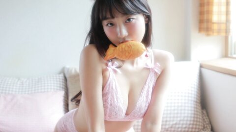 Eunji seduces you in bed