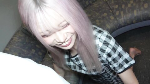 4778002 [無]**pzzyxqx*z* 性欲の塊！エッチ大好きな派手髪のメチャ可愛ギャルに何度も求められてタジタジ、顔射　ゴックン　中だし　を決めましたが「カメラ置いてからしよ～」と求められ…※特典高画質