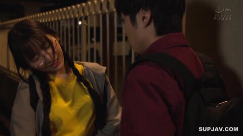 When she gets drunk, my nerdy coworker with glasses transforms into a pervert!!!