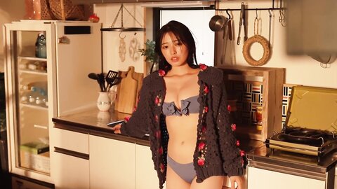 FRIDAY GOLD Koharu Kuroe 黒江こはる - The Story Of The Last Summer Of My Teenage Years 10代最後の夏物語