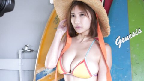FRIDAY GOLD Yuuki Mita 三田悠貴 - G-Cup Full Throttle Ｇ乳★フルスロットル Part 1