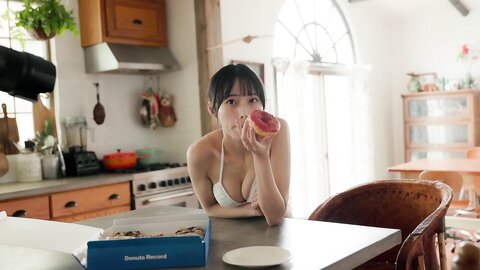 FRIDAY GOLD 中西花 微笑みの女神 (+movie)