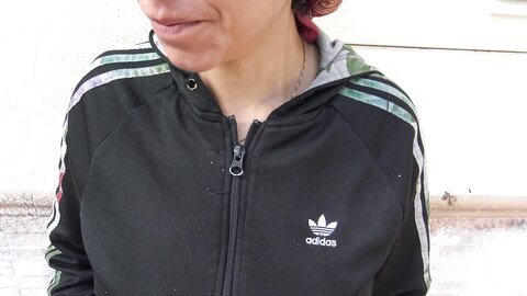 Antalyada Yaşlı Kürt Kadın 5 Liraya Kıllı Vajinasını Gösteriyor