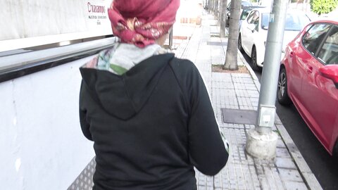 Antalyada Yaşlı Kürt Kadın 5 Liraya Kıllı Vajinasını Gösteriyor