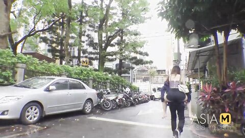 Trailer Picking Up On The Street Asceticism Booby Wife Li Run Xi