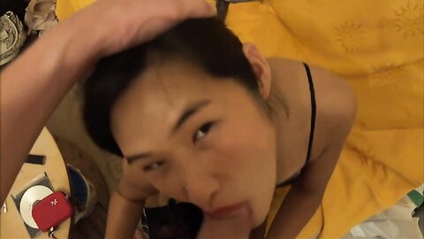Amateur asian girlfriend gives good blowjob