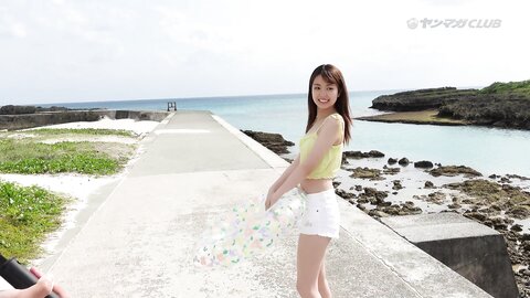 【堀口真帆】ヤンマガ激推しの超絶美少女が待望の初ソロ表紙⁉️ 人生初の宮古島で可愛さも倍増ーー♪