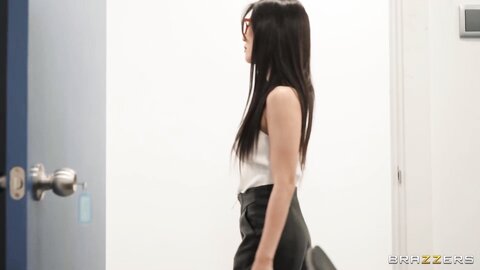 Emiri Momota - Office sex