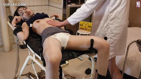 4810933 A neat and clean female office worker gets a heartbeat check on the examination table. She comes spasmodically and climax faints and falls down with a fainting spell! [Overseas version]****zynxzjo*