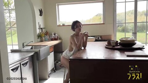 [Photobook]【デジタル限定】澄田綾乃写真集「注意！魔性の女神」 (週プレ PHOTO BOOK)