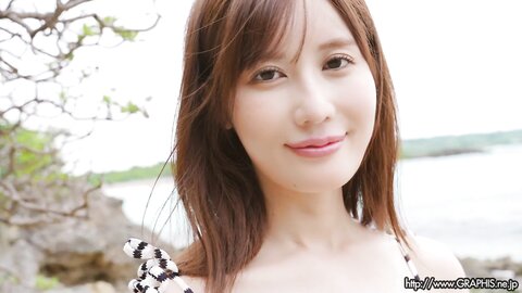 Graphis Gals – Riho Fujimori 藤森里穂 Looks hot on you Clip 3