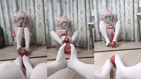 [Cosplay] 神沢永莉 平安夜红色分体式 [125P1V-549MB]