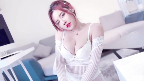 [JVID] 費爵娜 - 上班時胸部掉出來的女同事費爵娜,我止住鼻血好心向前提醒
