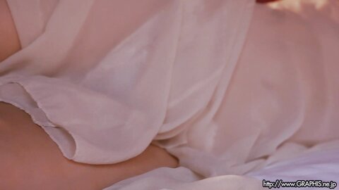 Graphis Gals – Riho Fujimori 藤森里穂 Looks hot on you Clip 5