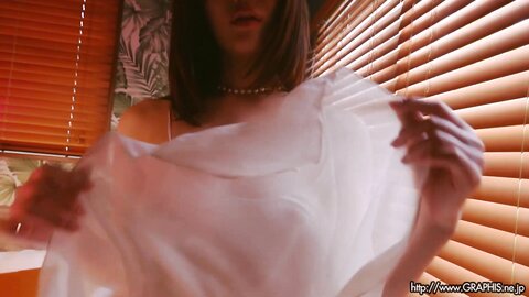 Graphis Gals – Riho Fujimori 藤森里穂 Looks hot on you Clip 6