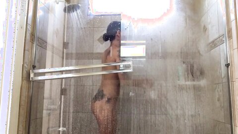 Xokittysaya Spying On Saya In The Shower