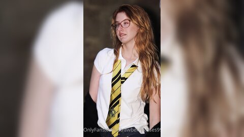 Strawberrykisses99 31 10 2022 2659198329 Happy Halloween I Wanted To Finish Off My Costume Sets With My Favorite Hufflepuff Outf
