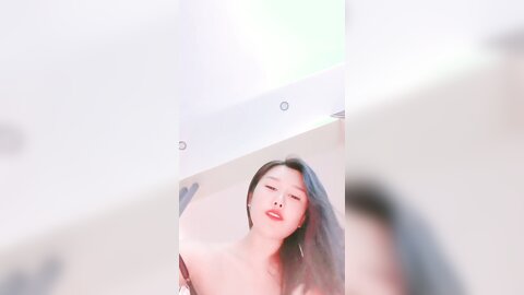 Slender Chinese Girl Legs Spreading Masturbation Squirting