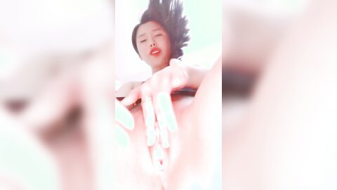 Slender Chinese Girl Legs Spreading Masturbation Squirting