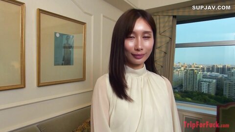 4833973 Une femme élégante et belle, **p**zsnsoqz, a en fait pour hobby de faire des vidéos de sexe avec son mari. Elle aimerait aussi être filmée par d`autres personnes, ce que son mari a accepté, et ils ont