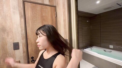 4838903 ②無あり[そら18歳]**p**zsnsoqz Éjaculation interne, cheveux noirs, peau claire, beauté digne d`une idole. Elle porte un maillot de bain de compétition de l`ancienne section natation. Après avoir pris un bain