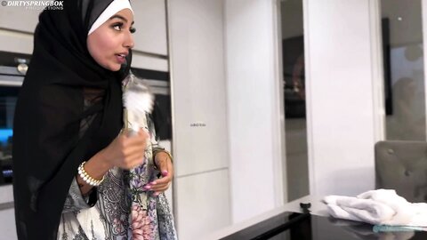 Pakistani Maid Humiliates English Buisness Woman