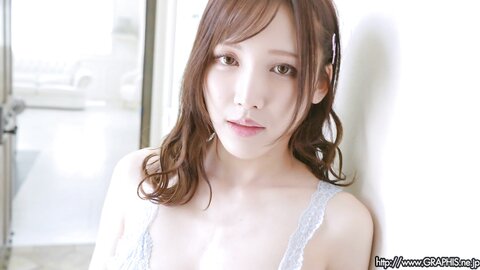 Graphis Gals – Momo Misono 御園もも Charmant Clip 3