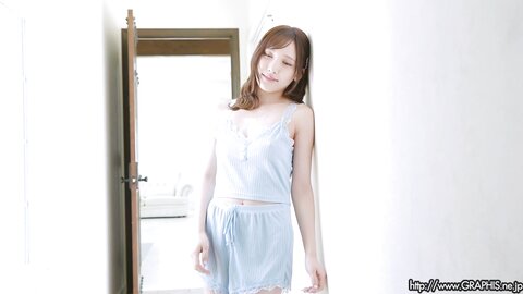 Graphis Gals – Momo Misono 御園もも Charmant Clip 3