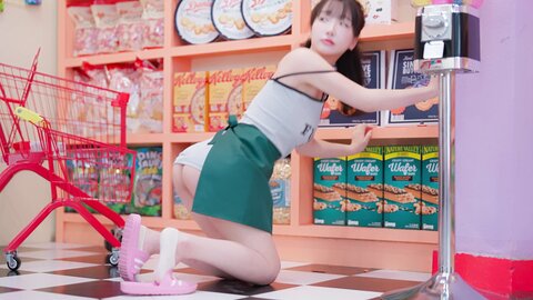 Son Ye-Eun (손예은) - Night Shift (2)