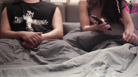 Pre Watching Netflix With Her Stepbrother She Started Squirting While Having An Orgasm Miuzxc