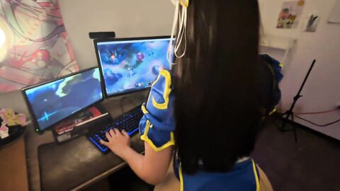 I Met A Cosplay Girl And I Invited Her To My House