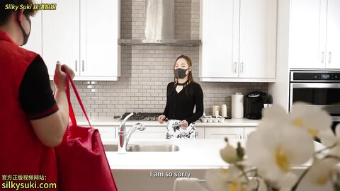The Delivery Man Fucks The Horny Housewife Who Was Alone For Too Long