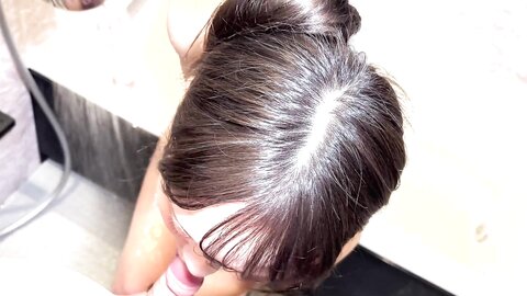 4864392 [Uncensored] **pzzyxqx*z* [8.5 months pregnant] The usual blowjob in the bathroom until she comes!