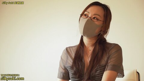 Asian Female Boss In Black Pantyhose Gets Creampied After Giving A Footjob And Squirting