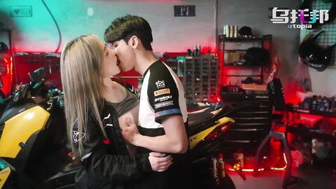 Biker Girl Gets A Huge Load Of Cum In Her Pink Pussy