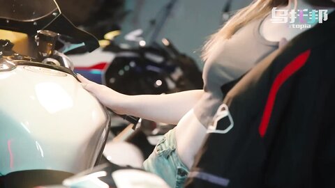 Biker Girl Gets A Huge Load Of Cum In Her Pink Pussy