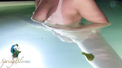 Outdoor Hot Teen Cumming In A Public Swimming Pool Female Orgasm