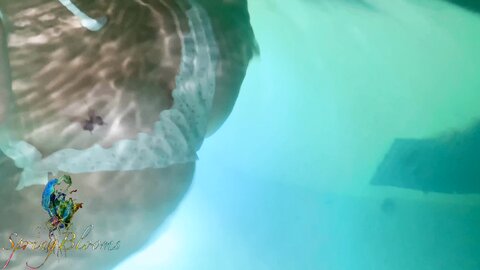 Outdoor Hot Teen Cumming In A Public Swimming Pool Female Orgasm