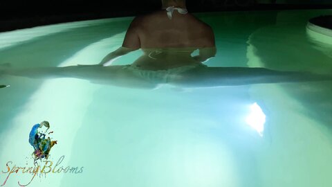 Outdoor Hot Teen Cumming In A Public Swimming Pool Female Orgasm