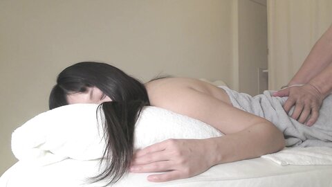 4881537 Exclusive [Private Shoot: Squirting Splash with Orgasm-Inducing Massage]**pqjqqnssx* <Beautiful Woman with a Sensitive Pussy**> ‘What happens when you try an erotic massage!?’ A massive creampie into