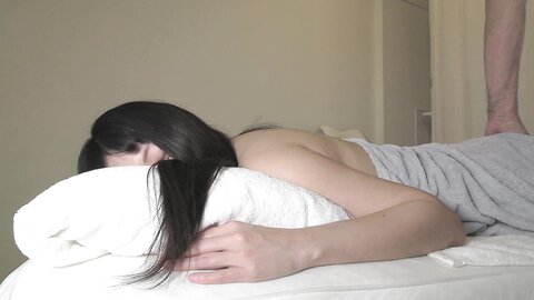 4881537 Exclusive [Private Shoot: Squirting Splash with Orgasm-Inducing Massage]**pqjqqnssx* <Beautiful Woman with a Sensitive Pussy**> ‘What happens when you try an erotic massage!?’ A massive creampie into