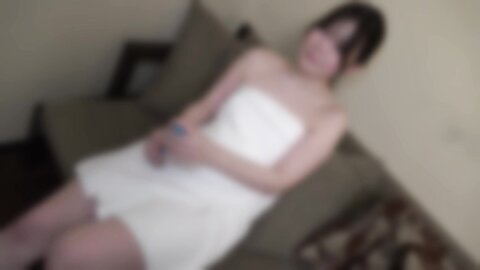 4885388-1 [Les plaisirs de la vidéo amateur]**pqjqqnssx* Une jeune fille de 18 ans aux formes généreuses libère sa libido. Sa chatte ruisselante jouit à répétition, rougissant sous les coups d`une bite d`un hom